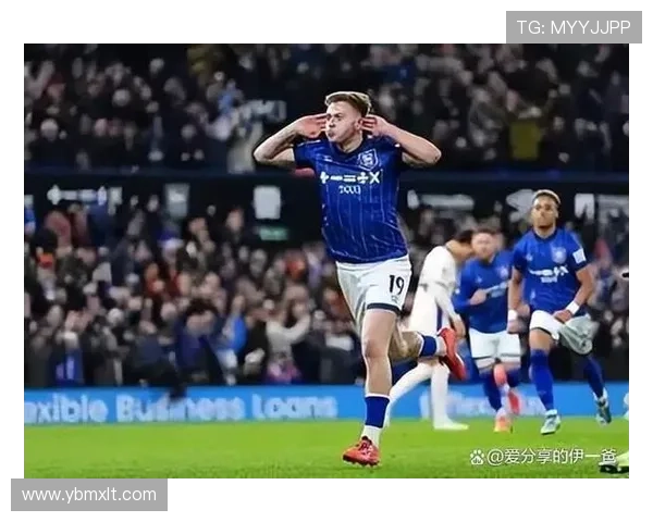 德拉普获PFA年度最佳年轻球员奖项官方晒领奖照片引关注